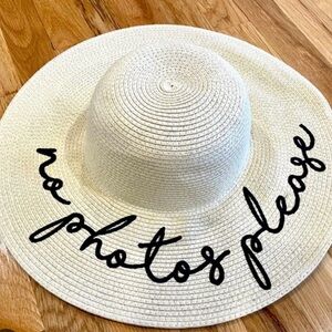 David and Young Cream Wide Brim Sun Hat with Black Script